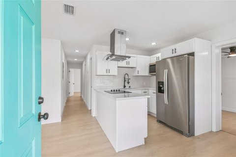 Villa ou maison à vendre à Tampa, Floride: 4 chambres, 112.6 m2 № 1909198 - photo 9