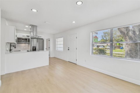 Villa ou maison à vendre à Tampa, Floride: 4 chambres, 112.6 m2 № 1909198 - photo 12