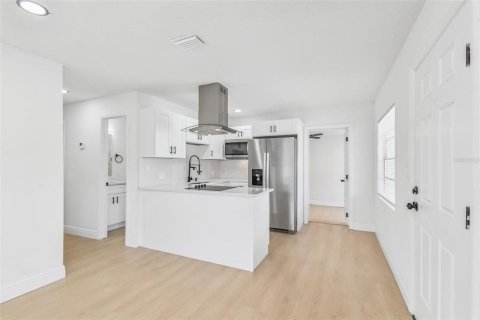 Villa ou maison à vendre à Tampa, Floride: 4 chambres, 112.6 m2 № 1909198 - photo 10