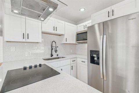Villa ou maison à vendre à Tampa, Floride: 4 chambres, 112.6 m2 № 1909198 - photo 16