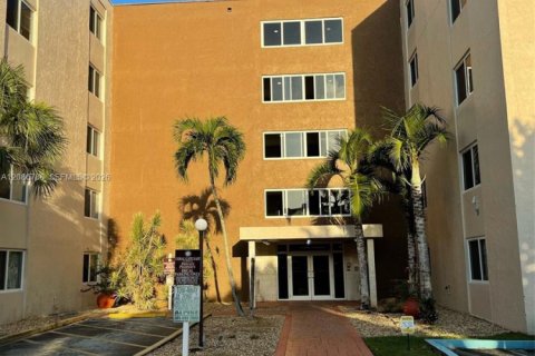 Copropriété à louer à Hialeah, Floride: 1 chambre, 39.86 m2 № 2358007 - photo 13
