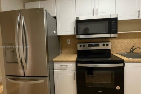 Copropriété à louer à Hialeah, Floride: 1 chambre, 39.86 m2 № 2358007 - photo 10