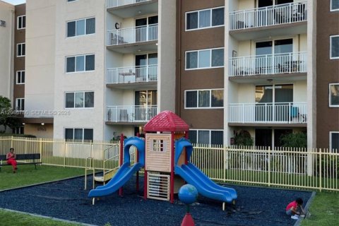 Copropriété à louer à Hialeah, Floride: 1 chambre, 39.86 m2 № 2358007 - photo 15