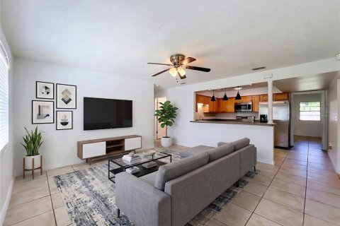 Villa ou maison à vendre à Orlando, Floride: 3 chambres, 155.98 m2 № 2204140 - photo 3