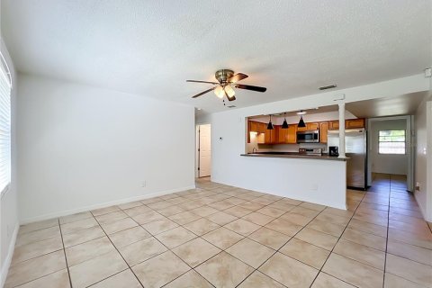 Villa ou maison à vendre à Orlando, Floride: 3 chambres, 155.98 m2 № 2204140 - photo 12