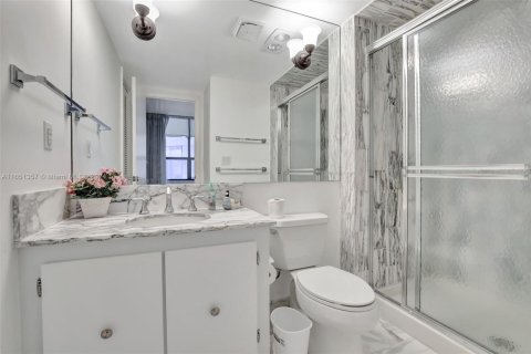 Condominio en venta en Bal Harbour, Florida, 2 dormitorios, 128.95 m2 № 2077100 - foto 29
