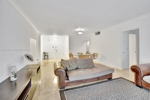 Condominio en venta en Bal Harbour, Florida, 2 dormitorios, 128.95 m2 № 2077100 - foto 9