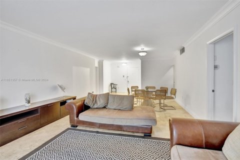 Condominio en venta en Bal Harbour, Florida, 2 dormitorios, 128.95 m2 № 2077100 - foto 10