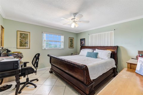 House in Hialeah, Florida 6 bedrooms, 332.13 sq.m. № 1844111 - photo 26