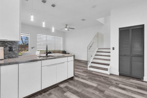 Townhouse in Miramar, Florida 3 bedrooms, 166.57 sq.m. № 1839322 - photo 12
