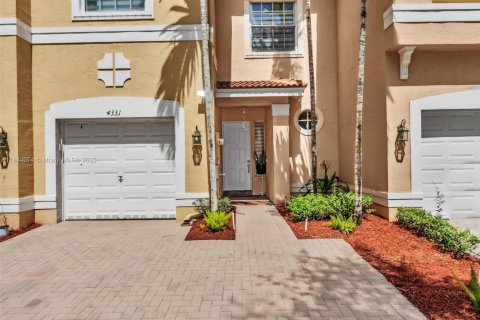 Townhouse in Miramar, Florida 3 bedrooms, 166.57 sq.m. № 1839322 - photo 3