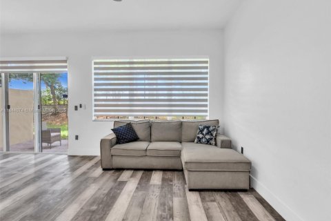 Townhouse in Miramar, Florida 3 bedrooms, 166.57 sq.m. № 1839322 - photo 18