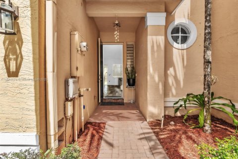 Townhouse in Miramar, Florida 3 bedrooms, 166.57 sq.m. № 1839322 - photo 4