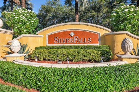 Townhouse in Miramar, Florida 3 bedrooms, 166.57 sq.m. № 1839322 - photo 1