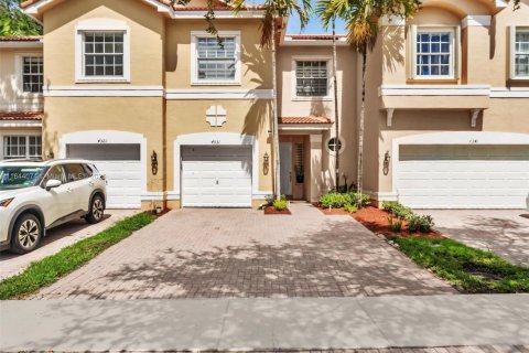 Townhouse in Miramar, Florida 3 bedrooms, 166.57 sq.m. № 1839322 - photo 2