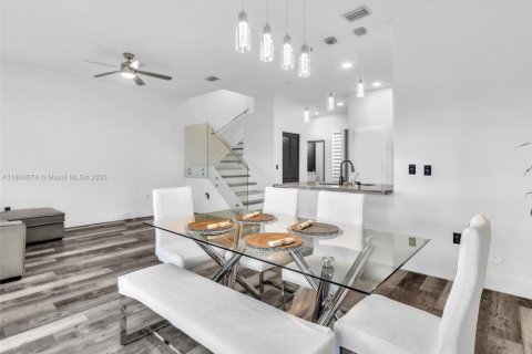 Townhouse in Miramar, Florida 3 bedrooms, 166.57 sq.m. № 1839322 - photo 19
