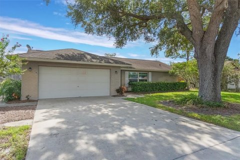 House in Oviedo, Florida 3 bedrooms, 139.73 sq.m. № 1919449 - photo 3