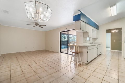 House in Oviedo, Florida 3 bedrooms, 139.73 sq.m. № 1919449 - photo 12