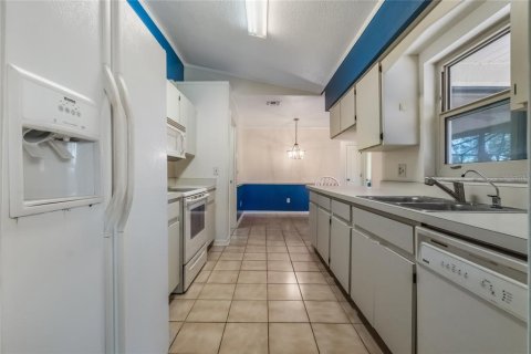 House in Oviedo, Florida 3 bedrooms, 139.73 sq.m. № 1919449 - photo 8