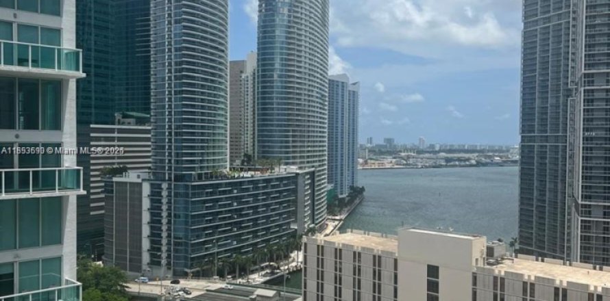 Condominio en Miami, Florida, 1 dormitorio № 1871975