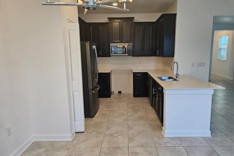 Adosado en venta en Kissimmee, Florida, 4 dormitorios, 192.03 m2 № 1848599 - foto 5