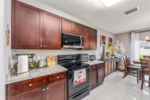 Casa en venta en Ocala, Florida, 5 dormitorios, 247.21 m2 № 2208190 - foto 10