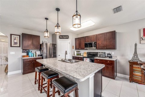 Casa en venta en Ocala, Florida, 5 dormitorios, 247.21 m2 № 2208190 - foto 9