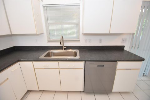 House in Palm Coast, Florida 3 bedrooms, 148.27 sq.m. № 1907274 - photo 14