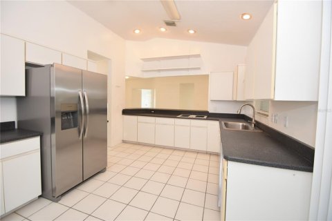 House in Palm Coast, Florida 3 bedrooms, 148.27 sq.m. № 1907274 - photo 12