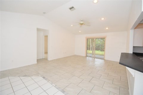 House in Palm Coast, Florida 3 bedrooms, 148.27 sq.m. № 1907274 - photo 7
