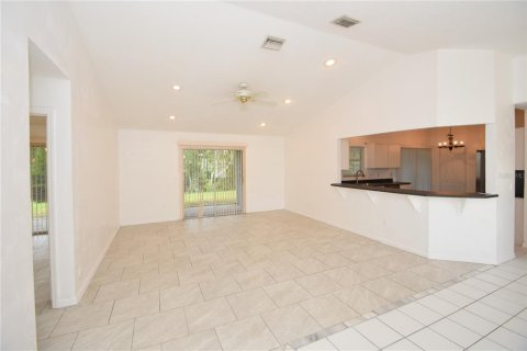 House in Palm Coast, Florida 3 bedrooms, 148.27 sq.m. № 1907274 - photo 6