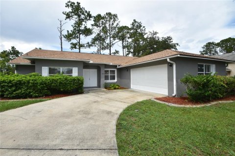House in Palm Coast, Florida 3 bedrooms, 148.27 sq.m. № 1907274 - photo 1