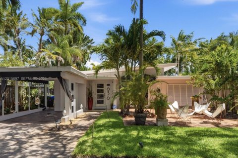 House in Fort Lauderdale, Florida 2 bedrooms, 113.25 sq.m. № 2274693