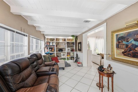 House in Fort Lauderdale, Florida 2 bedrooms, 113.25 sq.m. № 2274693 - photo 12