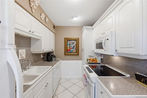 House in Fort Lauderdale, Florida 2 bedrooms, 113.25 sq.m. № 2274693 - photo 17