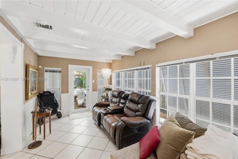 House in Fort Lauderdale, Florida 2 bedrooms, 113.25 sq.m. № 2274693 - photo 11