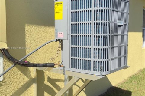 Villa ou maison à vendre à Fort Myers, Floride: 4 chambres, 145.48 m2 № 1942612 - photo 8