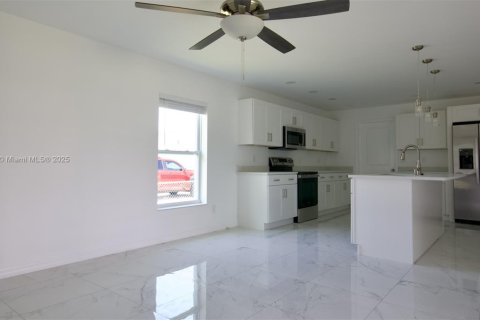 Villa ou maison à vendre à Fort Myers, Floride: 4 chambres, 145.48 m2 № 1942612 - photo 19