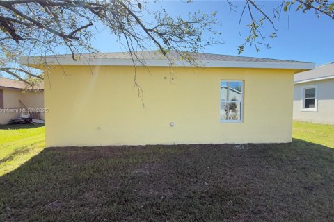 Villa ou maison à vendre à Fort Myers, Floride: 4 chambres, 145.48 m2 № 1942612 - photo 5