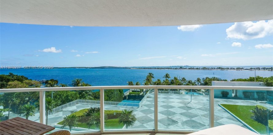 Condominio en Miami, Florida, 2 dormitorios  № 2030927