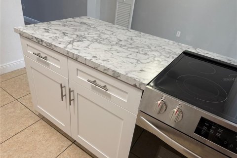 Condominio en alquiler en Orlando, Florida, 2 dormitorios, 83.24 m2 № 1909108 - foto 8