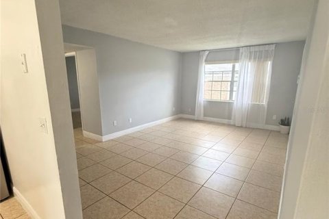 Condominio en alquiler en Orlando, Florida, 2 dormitorios, 83.24 m2 № 1909108 - foto 11