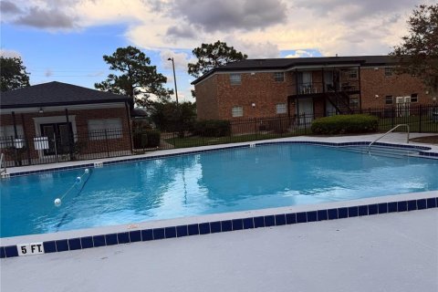 Condominio en alquiler en Orlando, Florida, 2 dormitorios, 83.24 m2 № 1909108 - foto 4