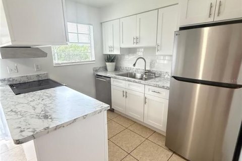 Condominio en alquiler en Orlando, Florida, 2 dormitorios, 83.24 m2 № 1909108 - foto 5