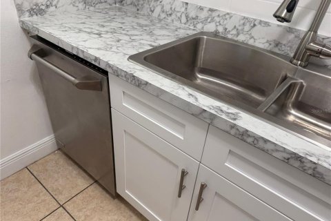Condominio en alquiler en Orlando, Florida, 2 dormitorios, 83.24 m2 № 1909108 - foto 9