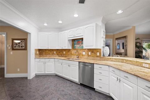 House in Saint Petersburg, Florida 3 bedrooms, 221.11 sq.m. № 1114348 - photo 8