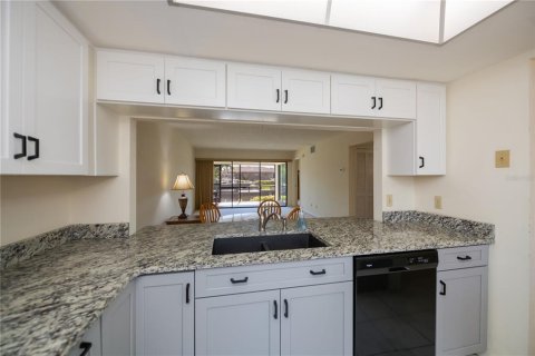 Condo in Cape Coral, Florida, 2 bedrooms  № 1749336 - photo 8