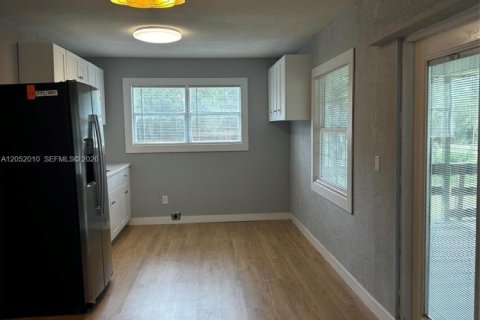 House in Clewiston, Florida 2 bedrooms № 2173361 - photo 4