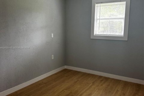House in Clewiston, Florida 2 bedrooms № 2173361 - photo 9