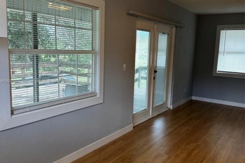 House in Clewiston, Florida 2 bedrooms № 2173361 - photo 6